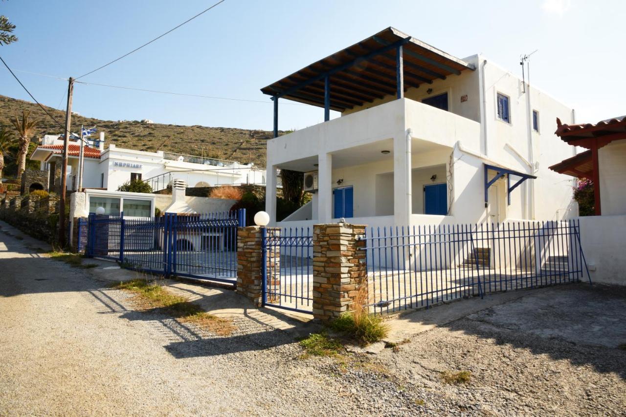 Andros 2 Berdrooms 4 Persons Cycladic House. Hébergement de vacances